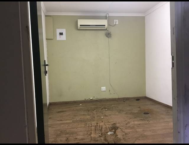 176M² WAREHOUSE TO LET IN WADEVILLE